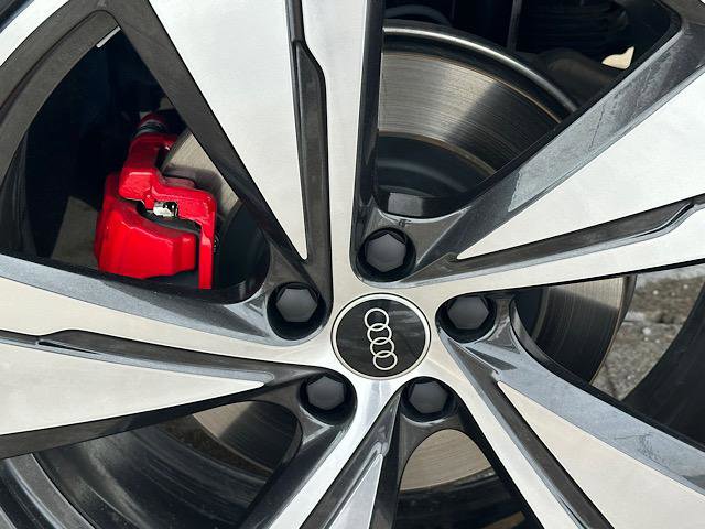 Used 2025 Audi SQ5 Prestige w/ Prestige Package image 33