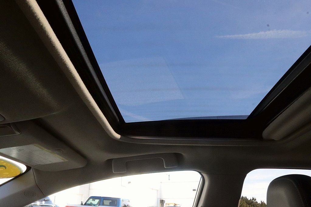 Used 2015 Toyota RAV4 Limited image 31