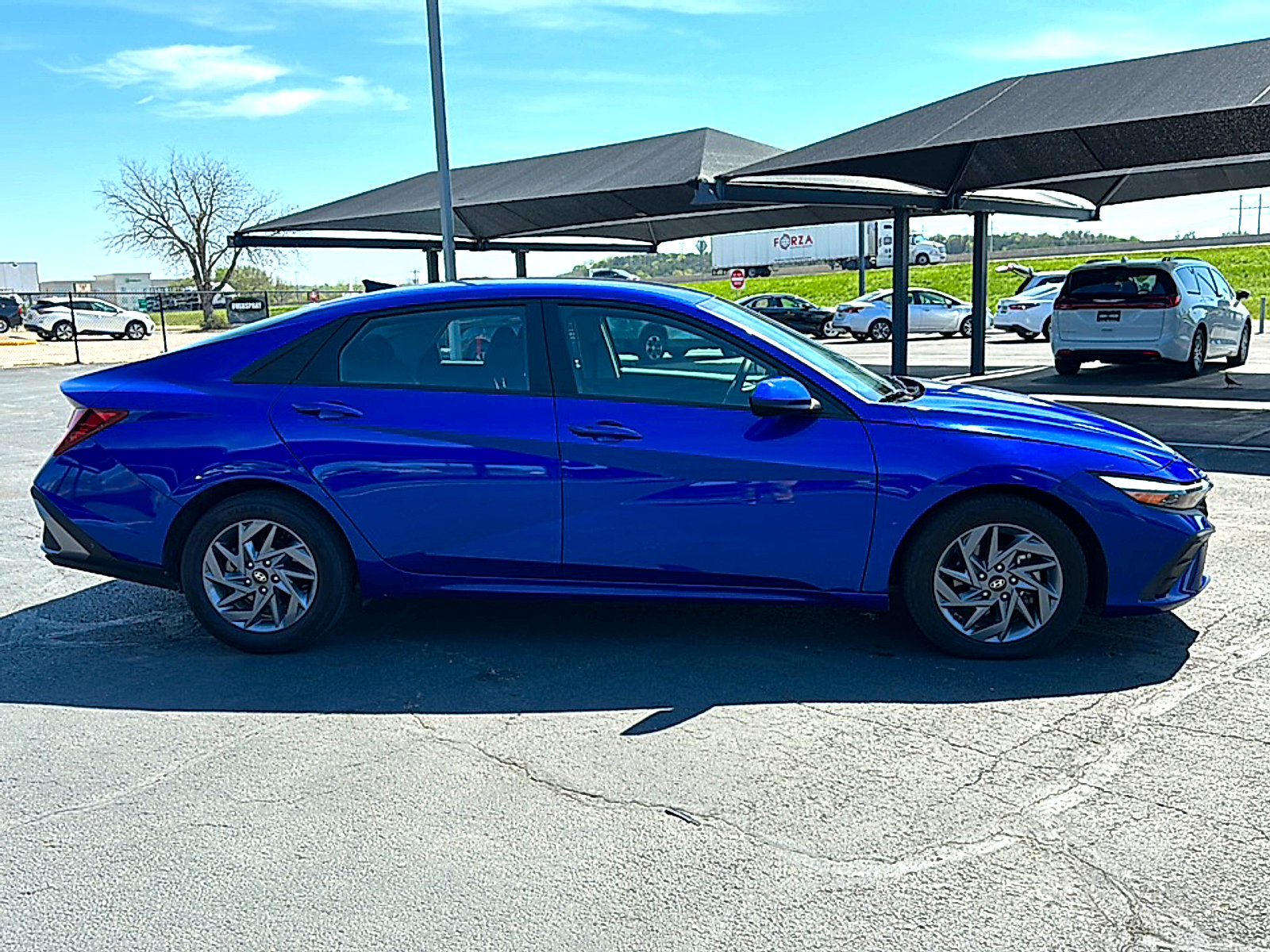 Used 2024 Hyundai Elantra SEL FWD image 9