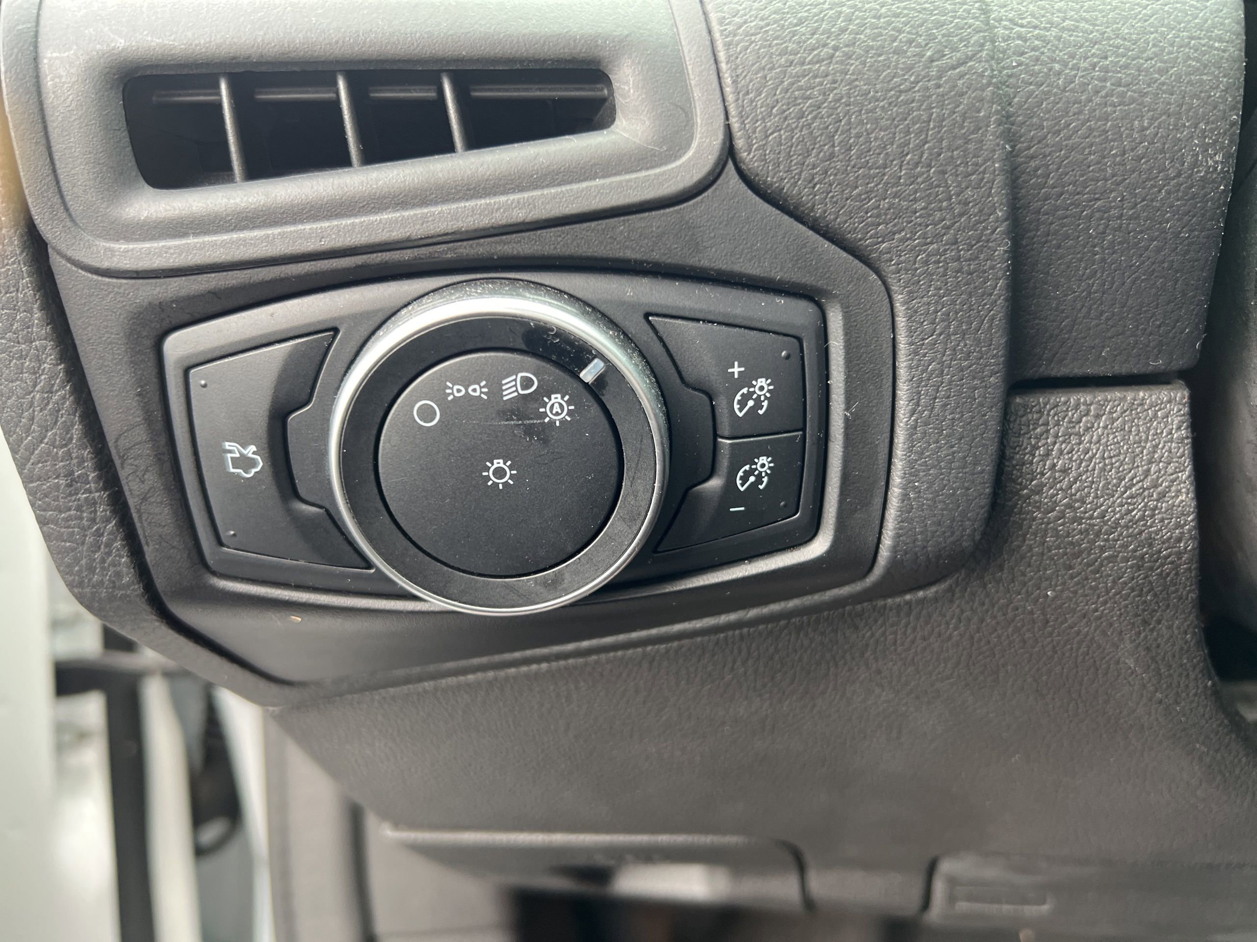 Used 2017 Ford Focus SE FWD image 16