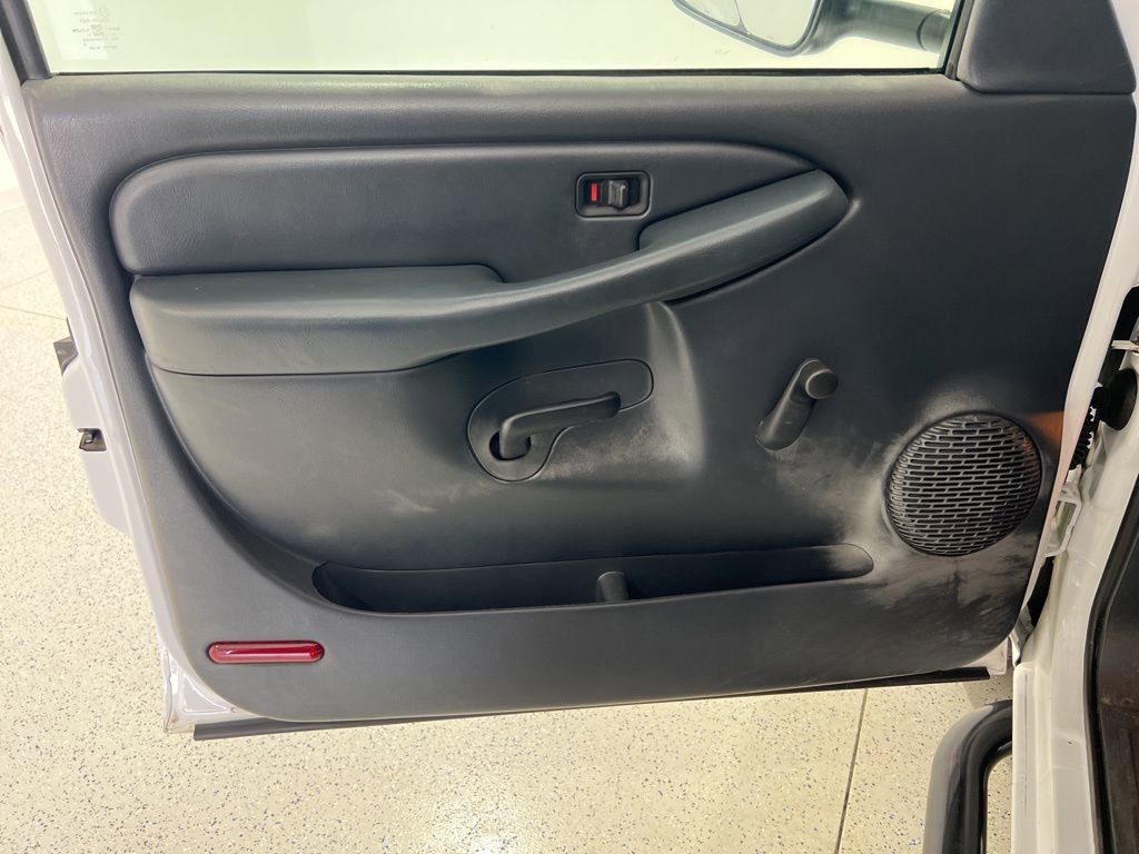 Used 2000 Chevrolet Silverado 2500 Work Truck w/ Firm Ride Suspension Pkg image 18