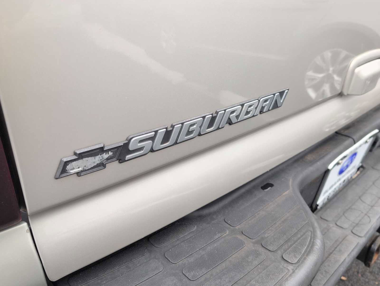 Used 2005 Chevrolet Suburban Z71 w/ Preferred Equipment Group image 13