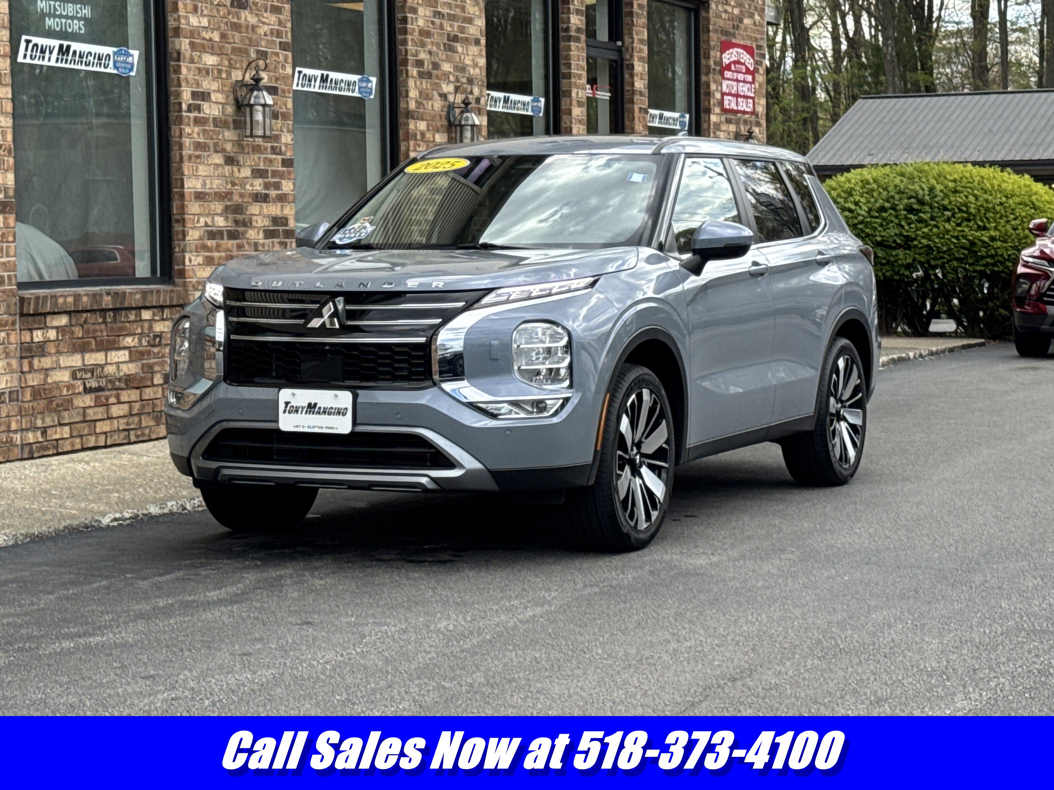 Used 2025 Mitsubishi Outlander SE AWD/4WD image 1