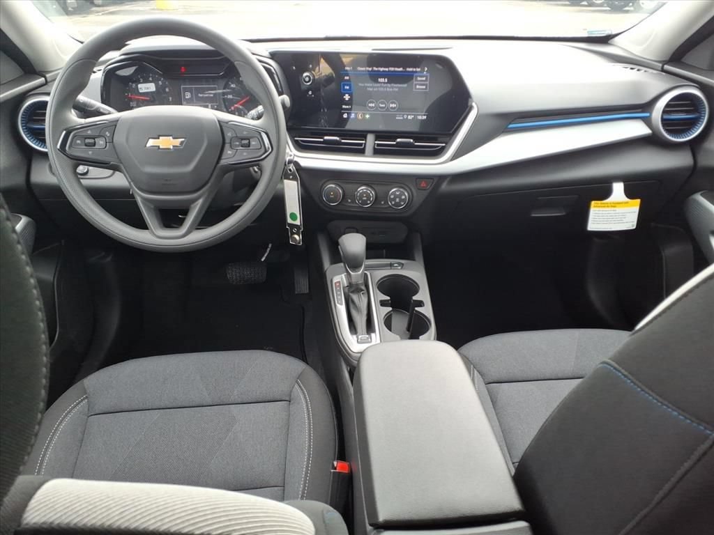 New 2026 Chevrolet Trax LS w/ LS Convenience Package FWD image 18
