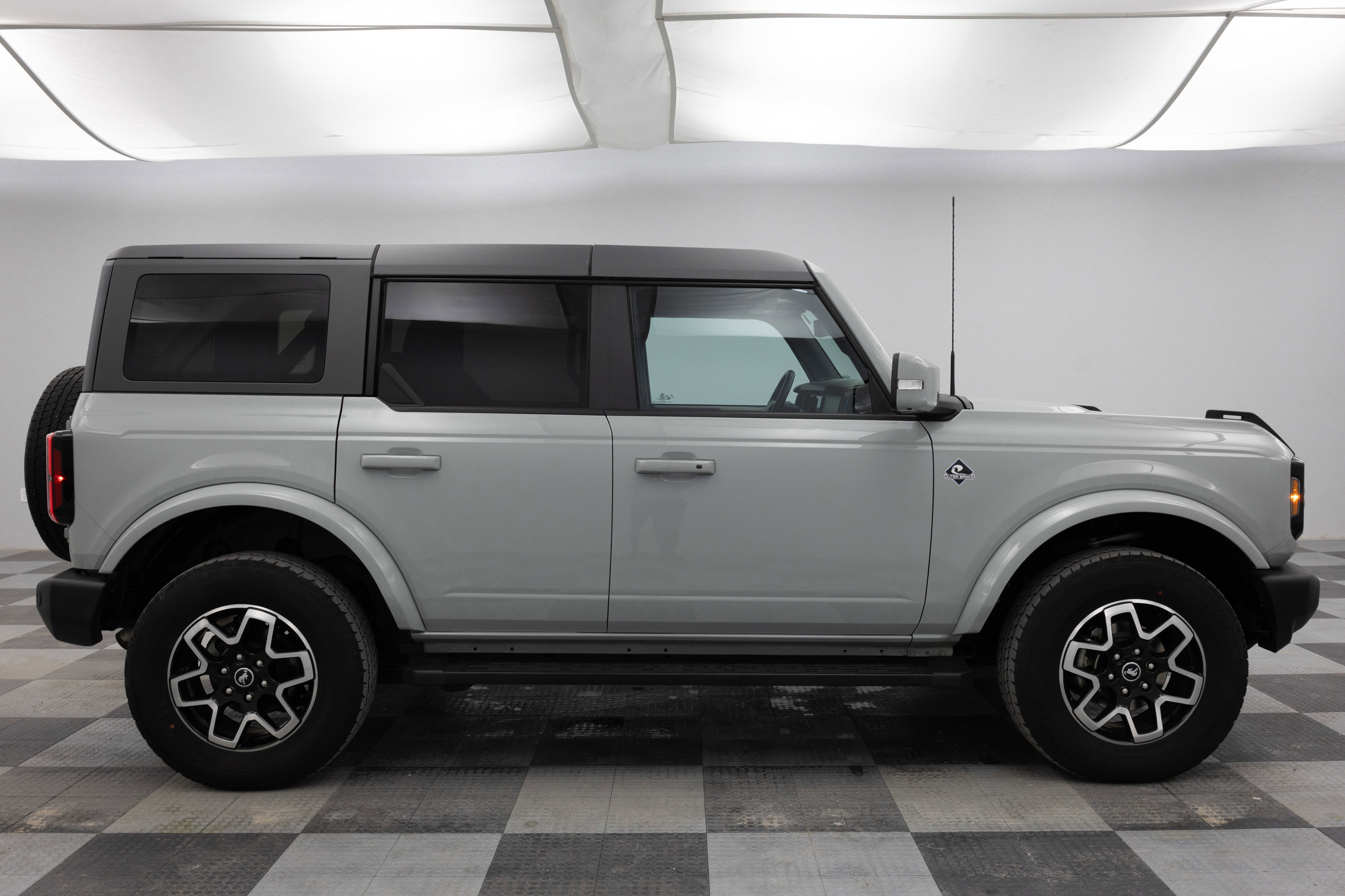 Used 2022 Ford Bronco Outer Banks image 13