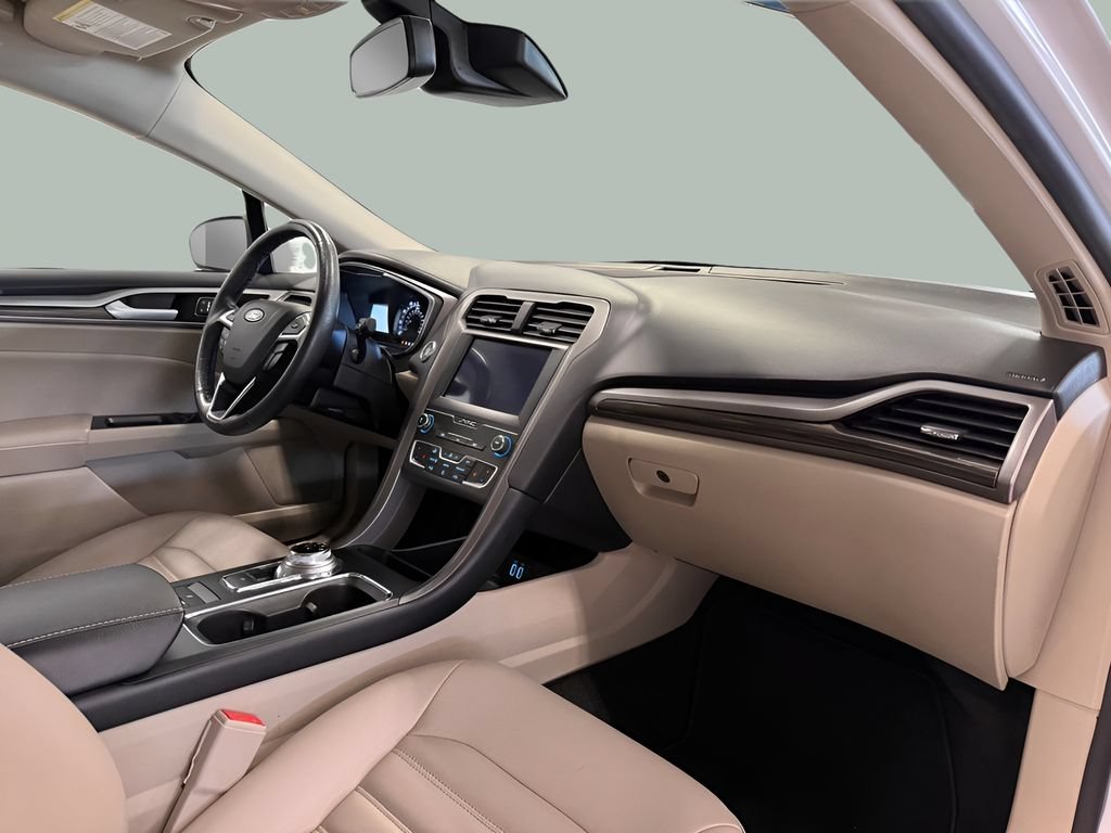 Used 2020 Ford Fusion SEL FWD image 30