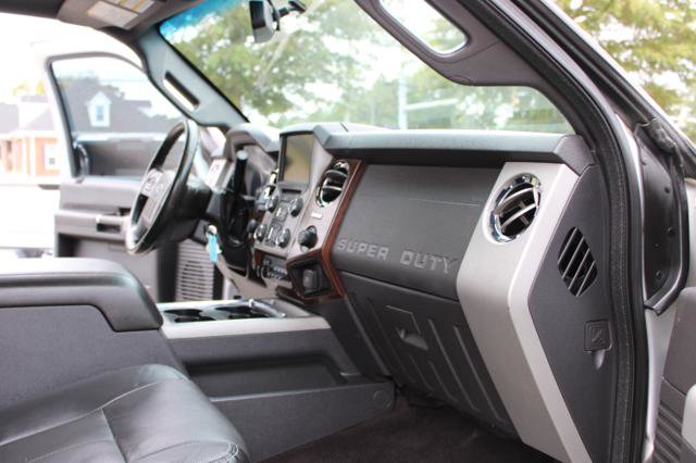 Used 2015 Ford F250 Lariat w/ Lariat Ultimate Package AWD/4WD image 27