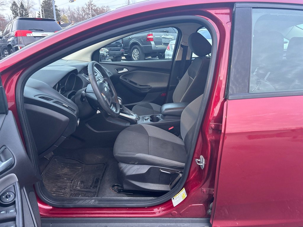 Used 2014 Ford Focus SE w/ SE Winter Package image 10