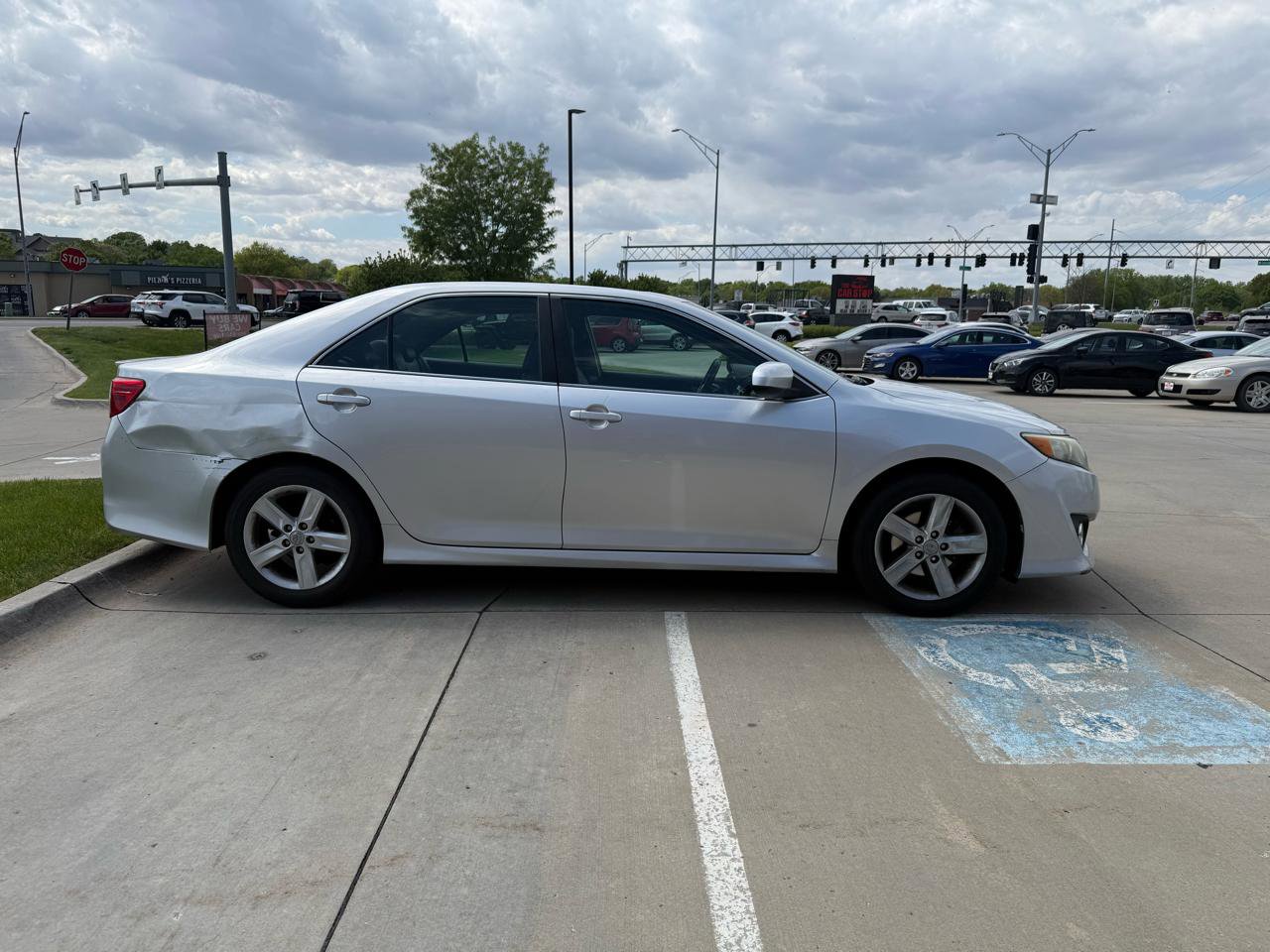 Used 2012 Toyota Camry SE w/ Leather Pkg FWD image 5