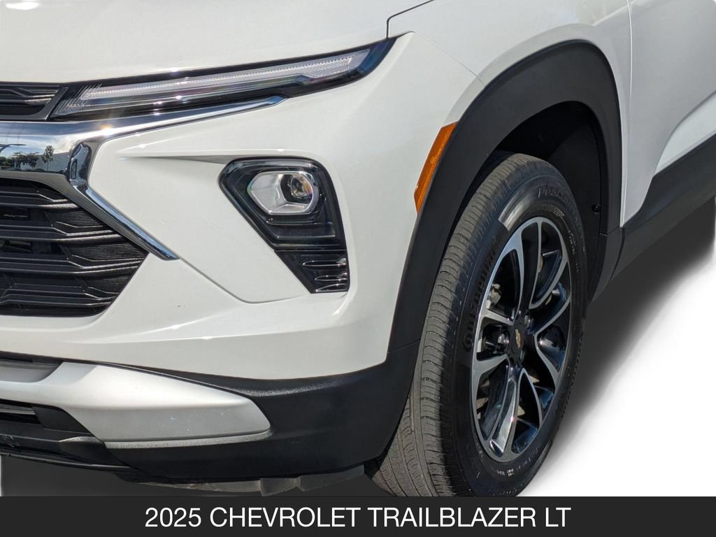 Used 2025 Chevrolet TrailBlazer LT AWD/4WD image 10