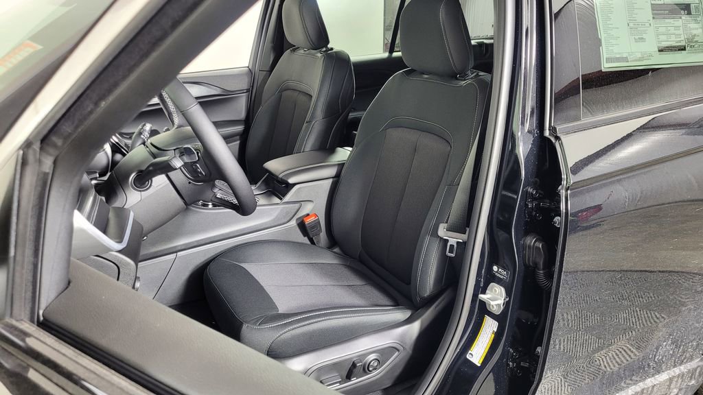 New 2025 Jeep Grand Cherokee Laredo w/ Luxury Tech Group I image 15