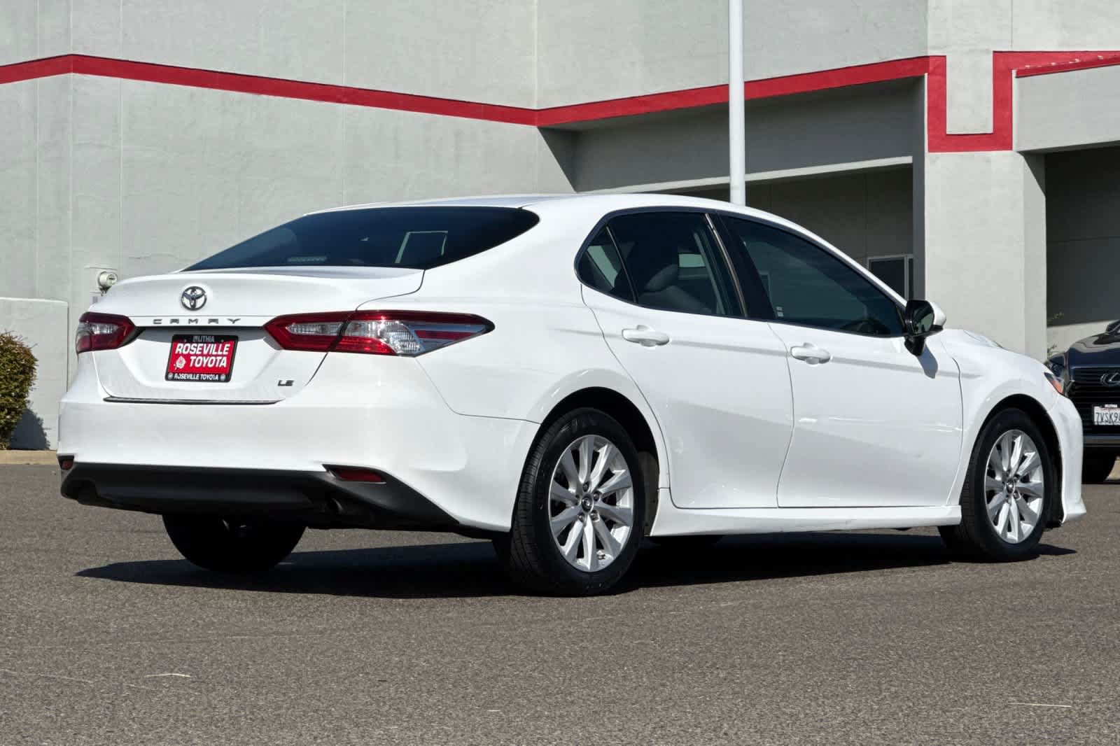 Used 2018 Toyota Camry LE FWD image 2