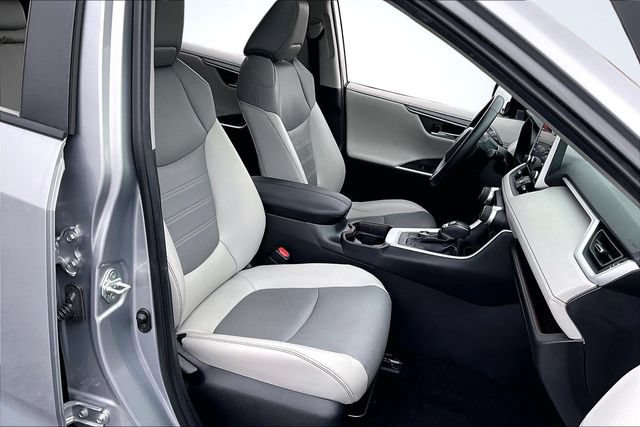 Used 2020 Toyota RAV4 Limited AWD/4WD image 29