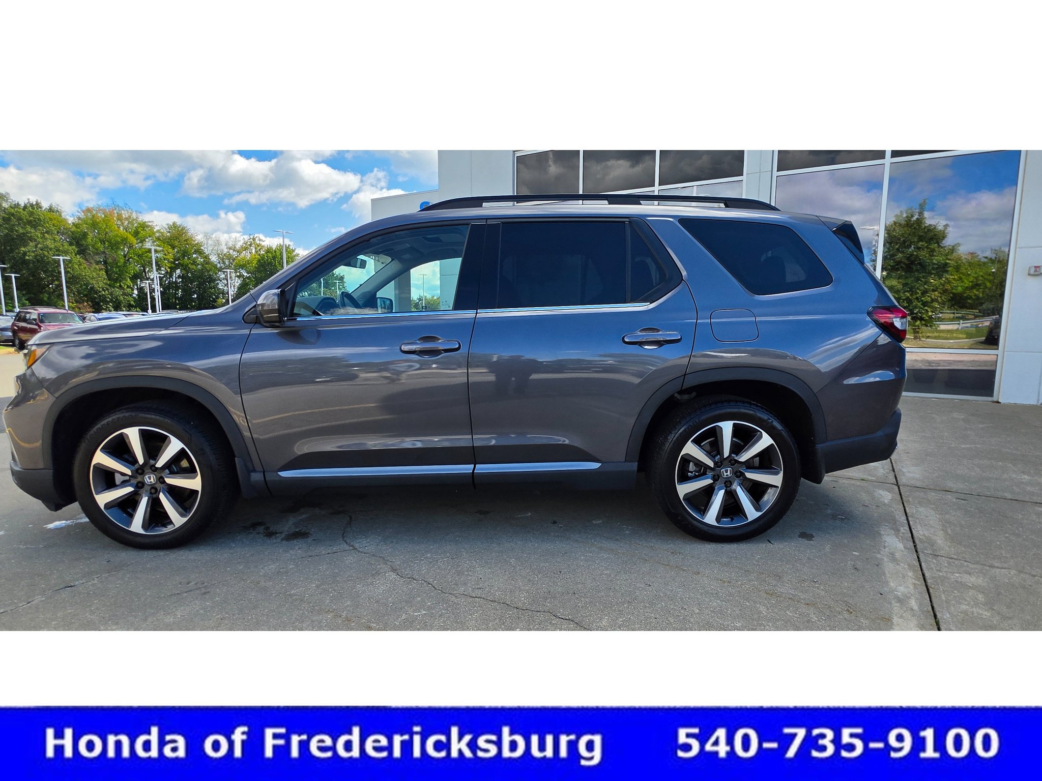 Certified 2025 Honda Pilot Elite image 3