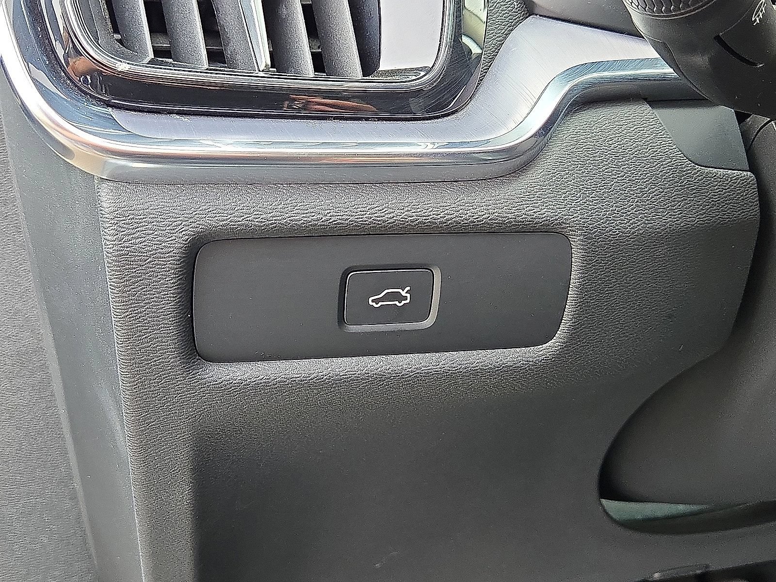 Used 2024 Volvo S60 B5 Core AWD/4WD image 25