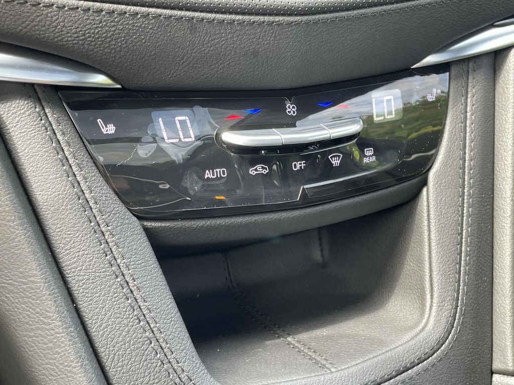 New 2025 Cadillac XT6 Luxury image 27