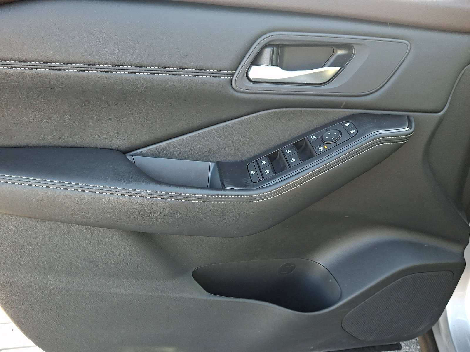 Used 2023 Nissan Rogue SV w/ SV Premium B Package AWD/4WD image 12