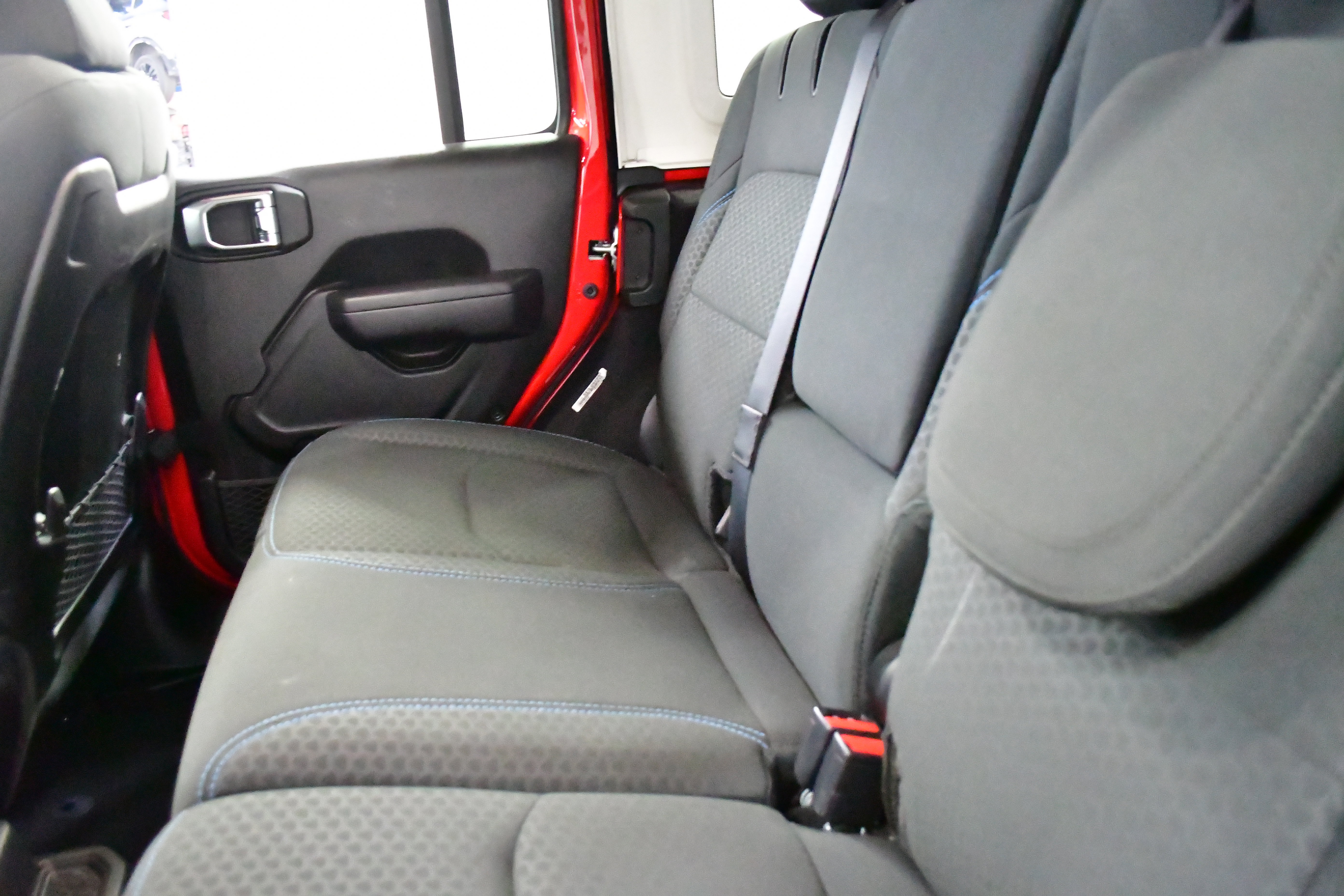 Used 2025 Jeep Wrangler Unlimited Rubicon 4xe image 11