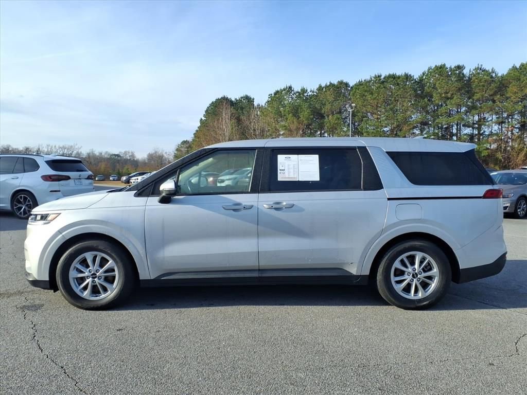 Used 2022 Kia Carnival LX image 5