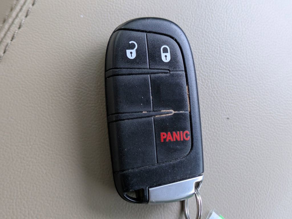 Used 2022 Jeep Grand Cherokee Laredo E image 28