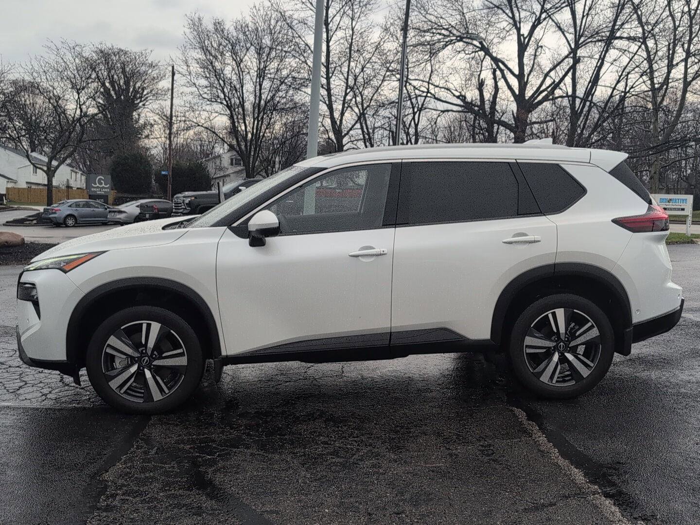 Used 2025 Nissan Rogue SL w/ Tech Package video 2