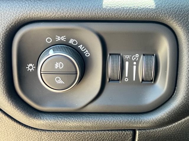 Used 2025 RAM 1500 Lone Star image 20