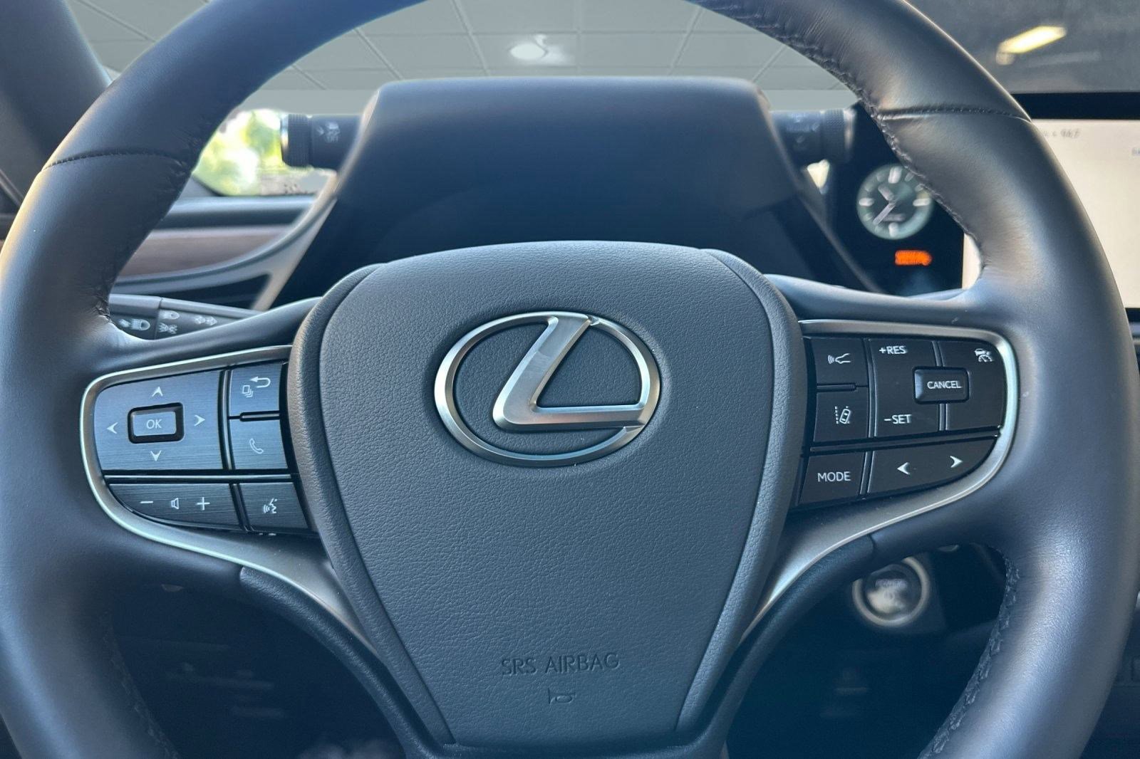 Certified 2025 Lexus ES 300h w/ Premium Package image 19