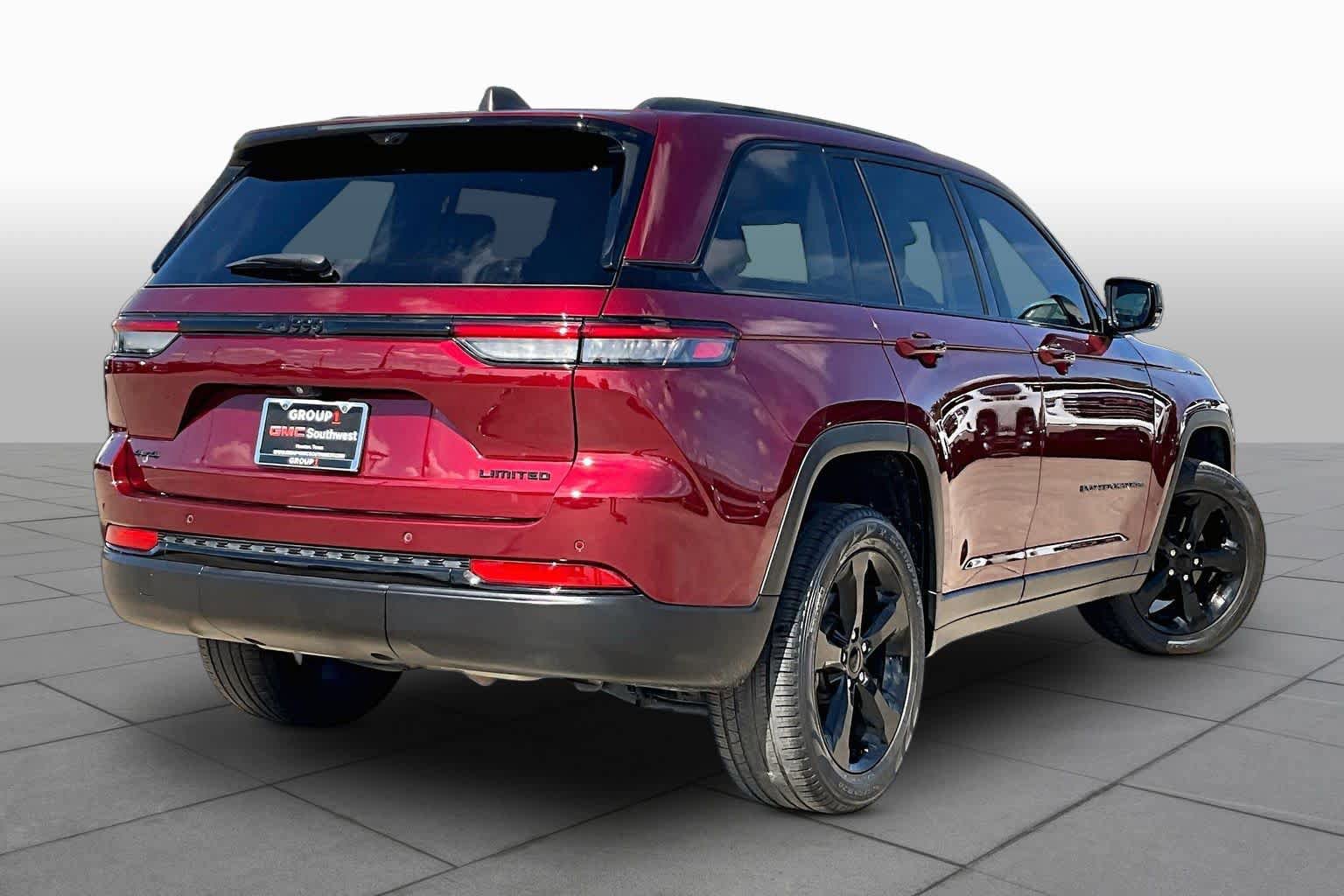 Used 2023 Jeep Grand Cherokee Limited w/ Luxury Tech Group II AWD/4WD image 13