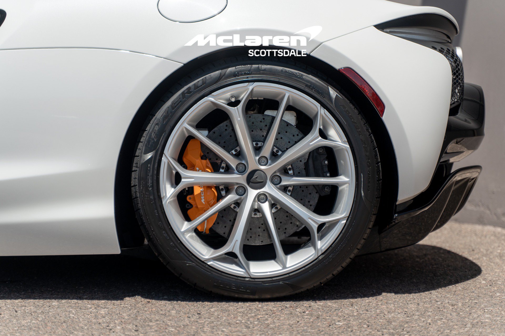 Used 2026 McLaren Artura RWD image 28