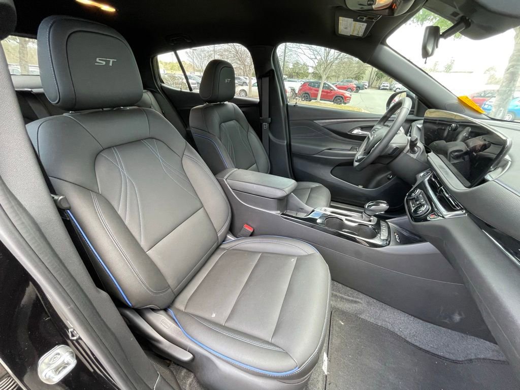Used 2025 Buick Envista Sport Touring w/ Convenience II Package image 31