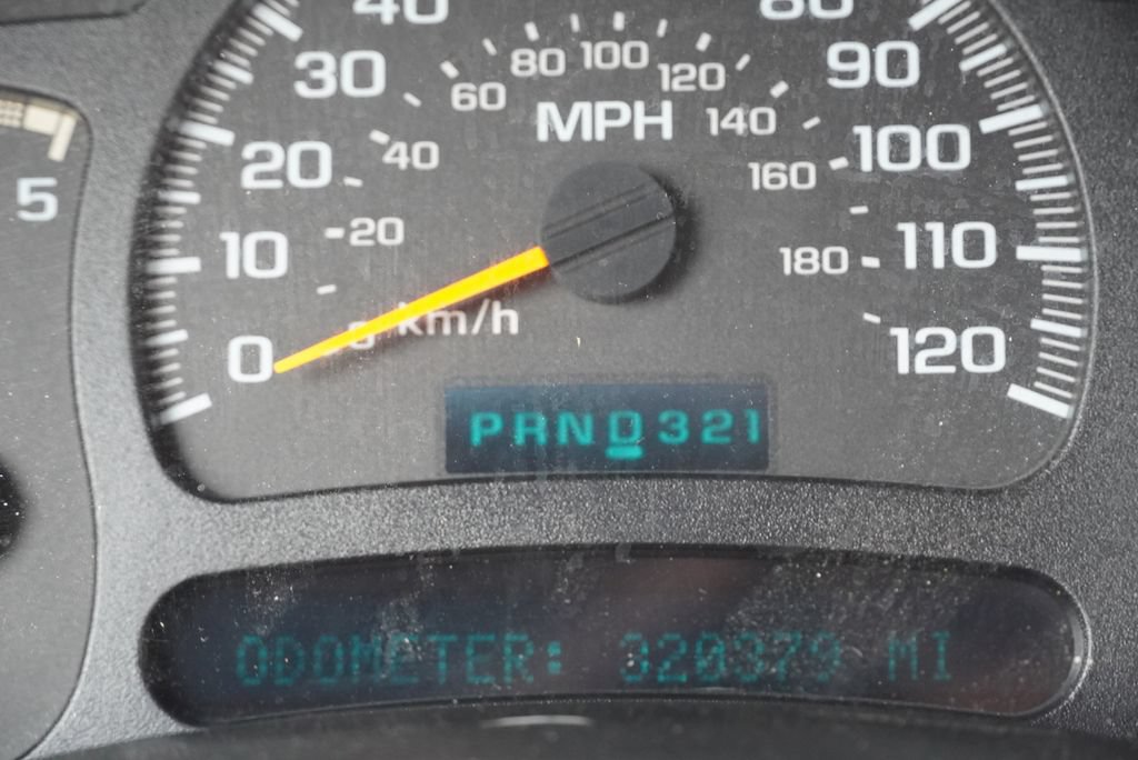Used 2005 Chevrolet Silverado 2500 LS w/ Heavy-Duty Power Package AWD/4WD image 25