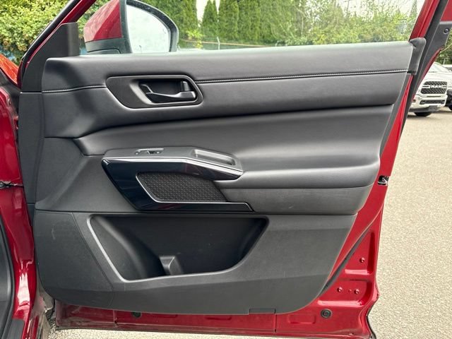 Used 2024 Nissan Pathfinder SV FWD image 11