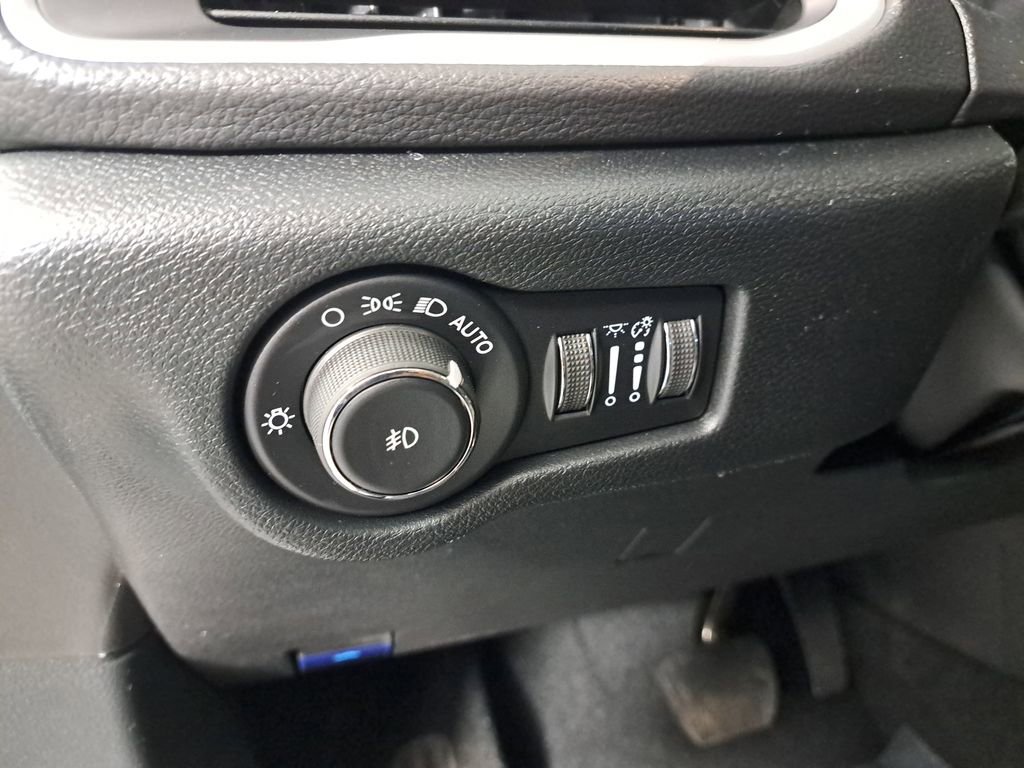 New 2026 Chrysler Pacifica Select image 12