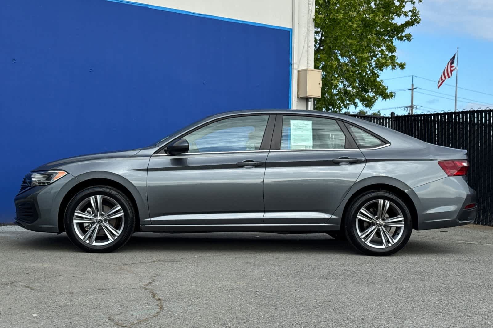 Used 2022 Volkswagen Jetta SE FWD image 6