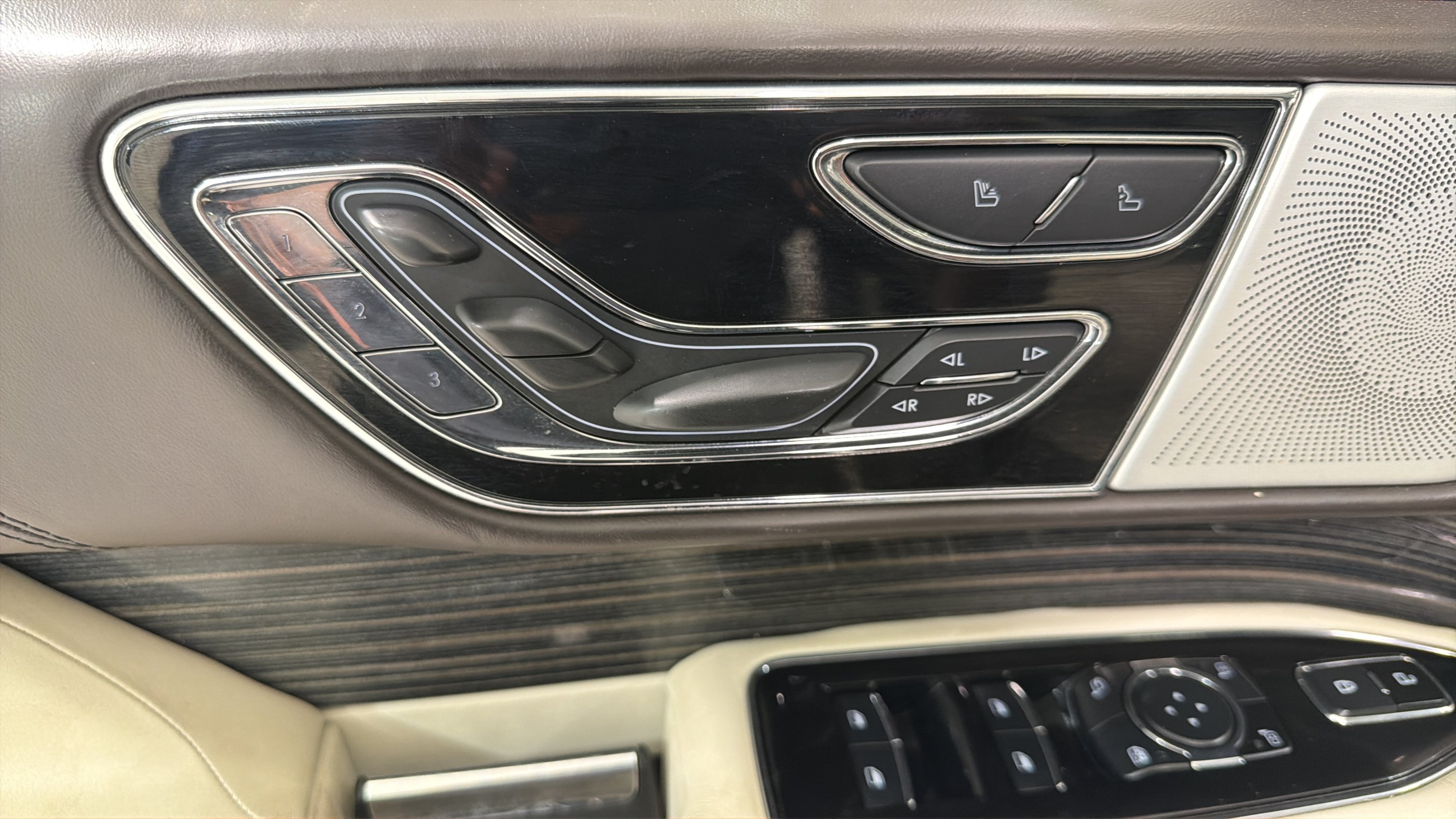Used 2023 Lincoln Navigator L Black Label AWD/4WD image 10