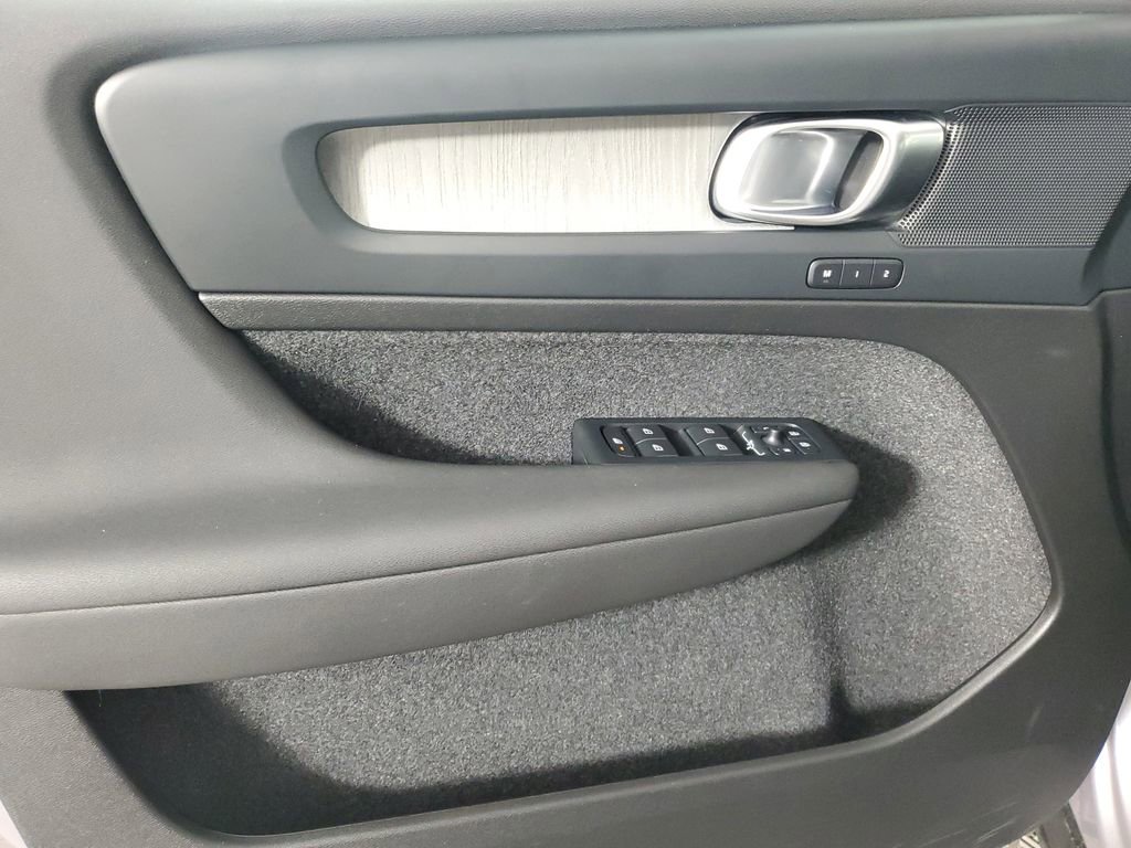 Certified 2026 Volvo XC40 B4 Plus w/ Climate Package image 21