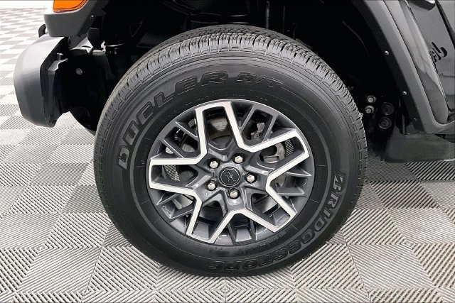 Used 2026 Jeep Wrangler Unlimited Sahara AWD/4WD image 10