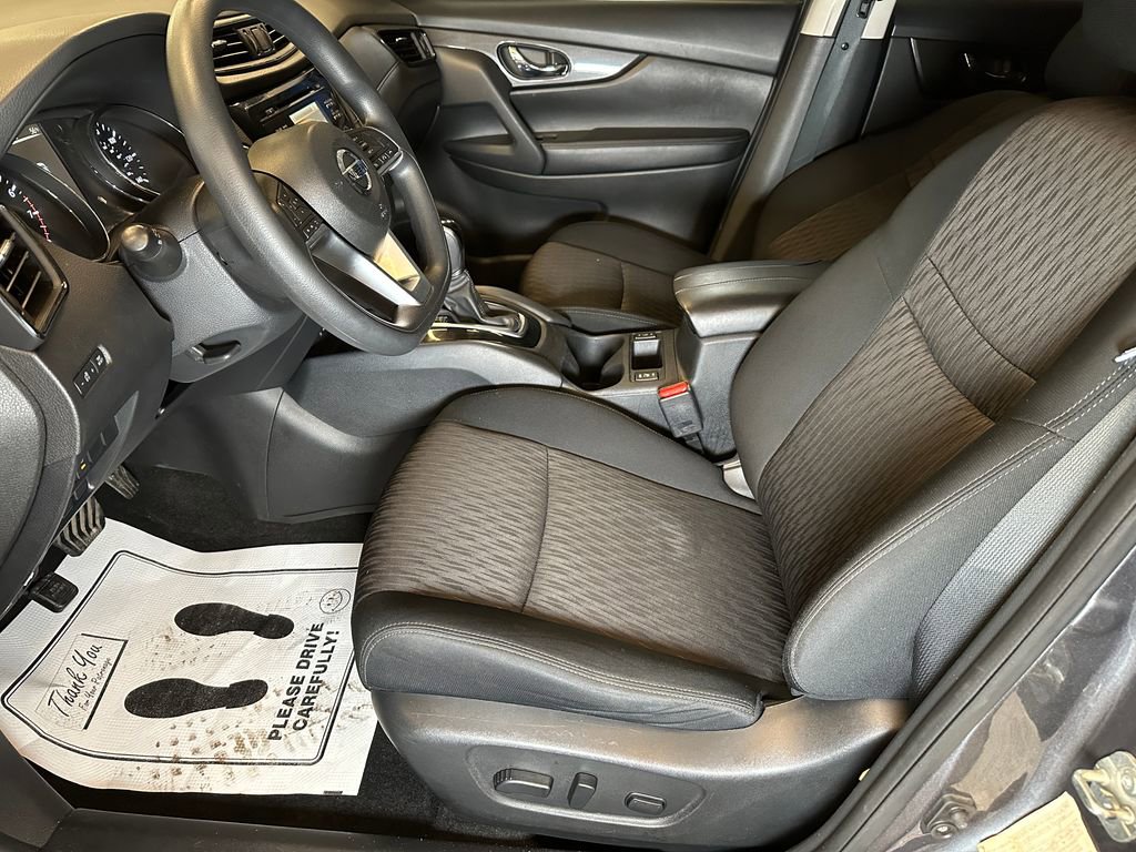 Used 2017 Nissan Rogue SV FWD image 20