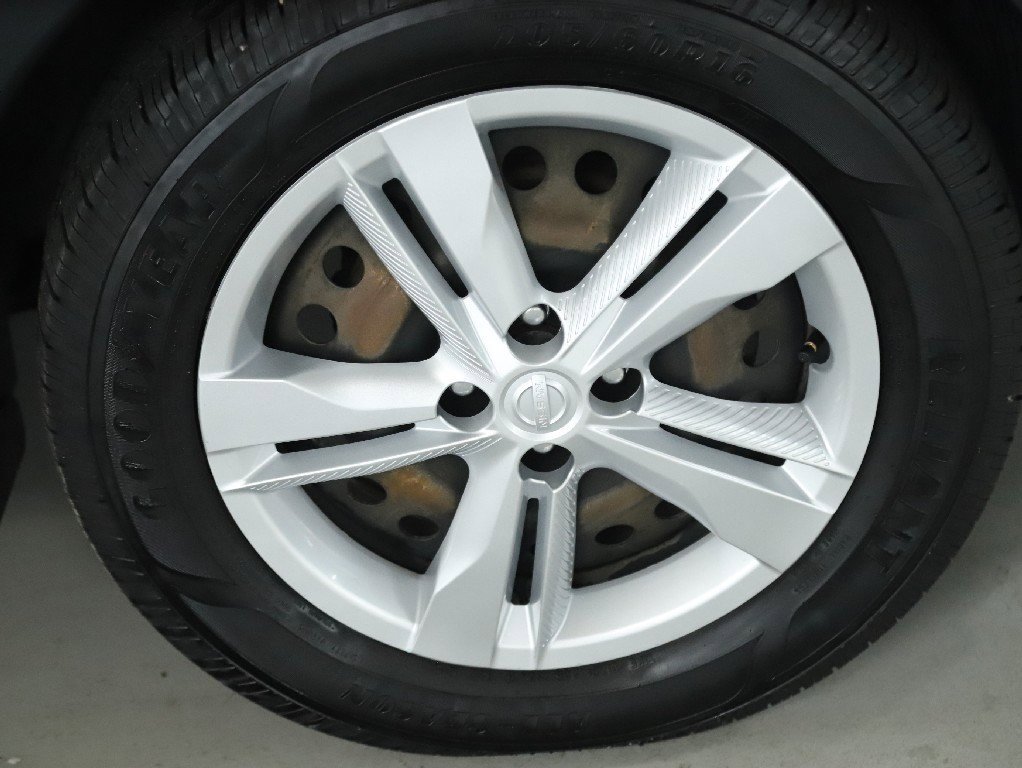 Used 2019 Nissan Kicks S image 10