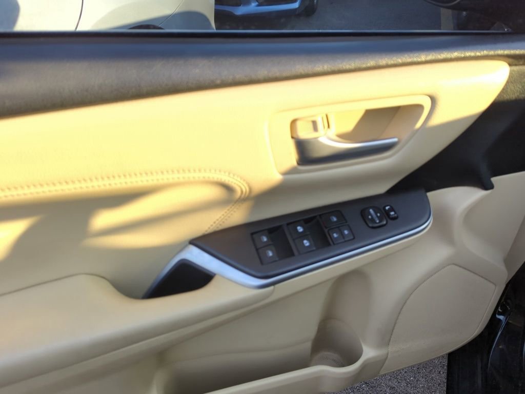 Used 2015 Toyota Camry XLE image 8