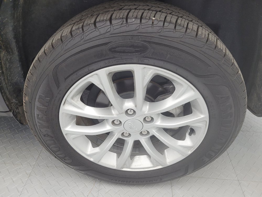 Used 2021 Jeep Cherokee Latitude w/ Mobile Office Group FWD image 31