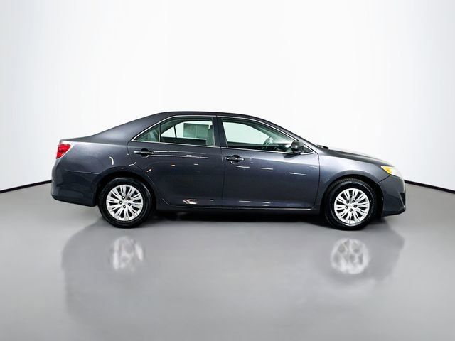 Used 2014 Toyota Camry L image 9