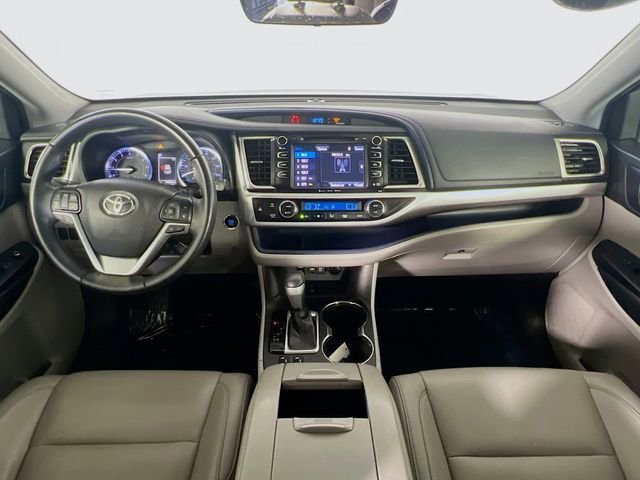 Used 2019 Toyota Highlander XLE FWD image 28