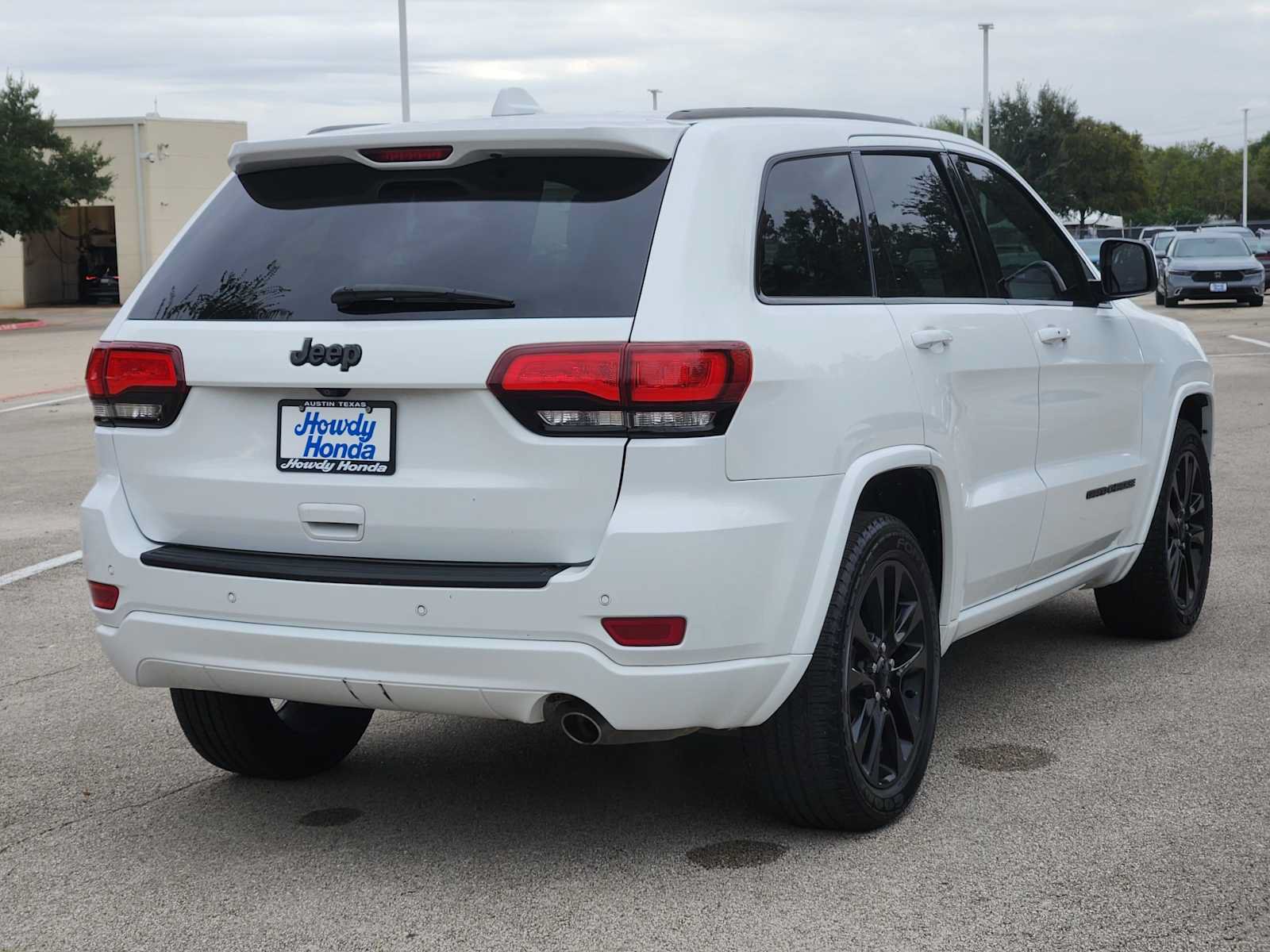 Used 2018 Jeep Grand Cherokee Altitude RWD image 5