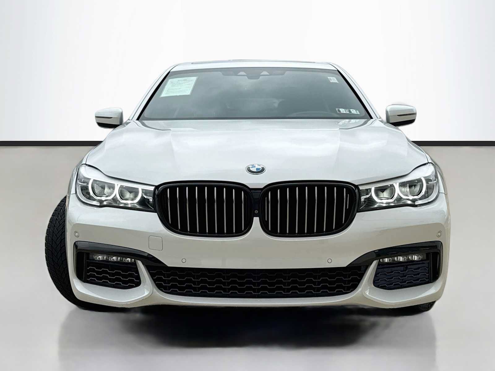 Used 2017 BMW 740i xDrive AWD/4WD image 2