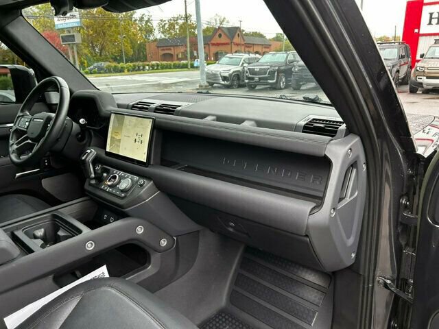 Used 2023 Land Rover Defender 130 X-Dynamic SE image 22