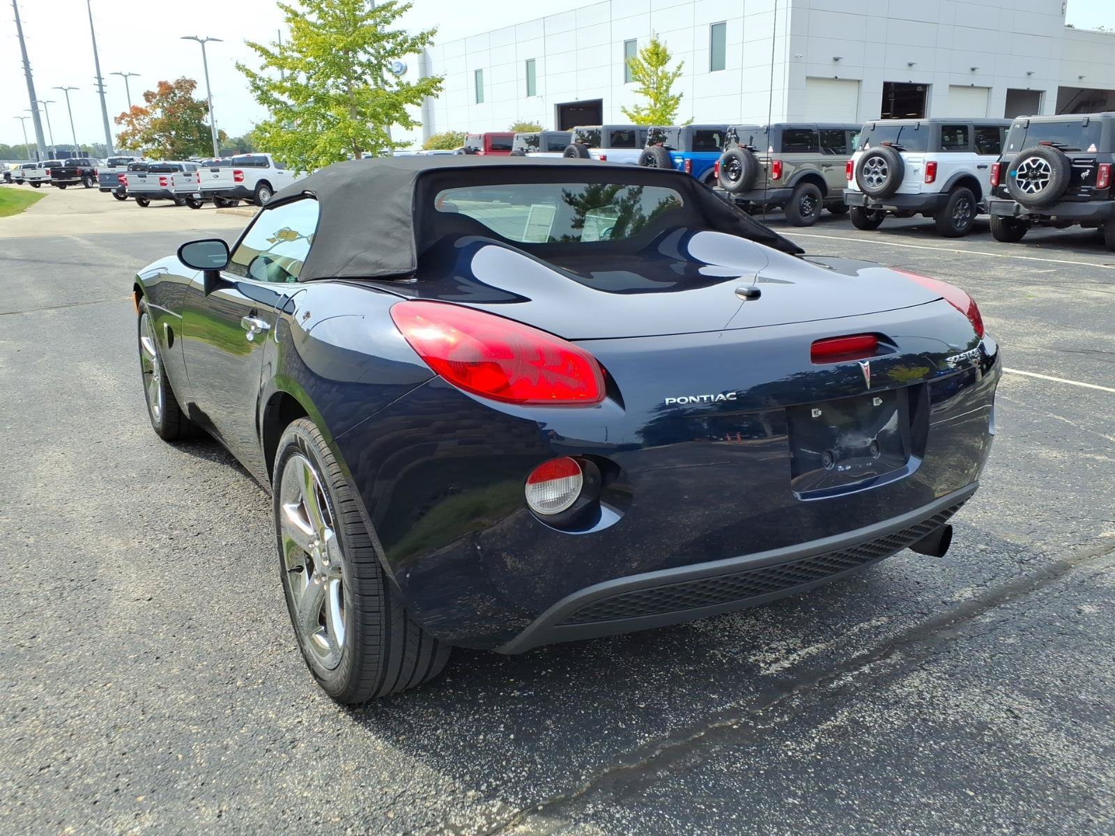 Used 2007 Pontiac Solstice Convertible w/ Premium Package RWD image 8