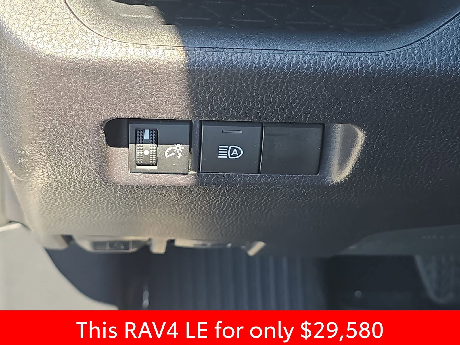 Used 2024 Toyota RAV4 LE FWD image 31