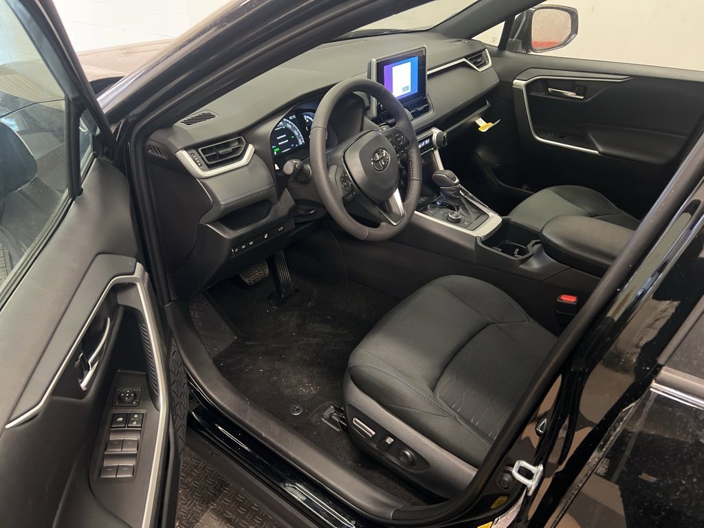 New 2025 Toyota RAV4 SE image 4