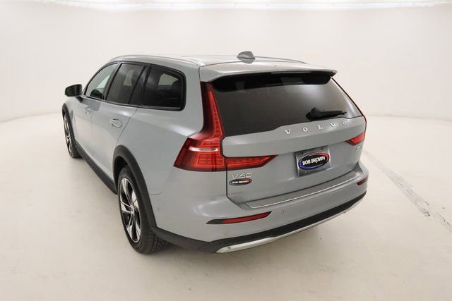 Used 2024 Volvo V60 B5 Cross Country Plus image 24
